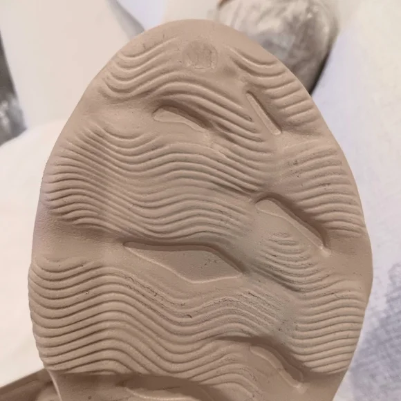 Adidas Yeezy Foam RNNR Sand (Foam Runner)size 9 - Picture 5 of 6